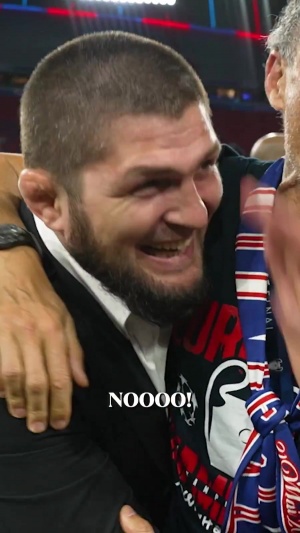 “小鹰”哈比布搂着恩里克说：hala madrid，恩里克笑着摇头